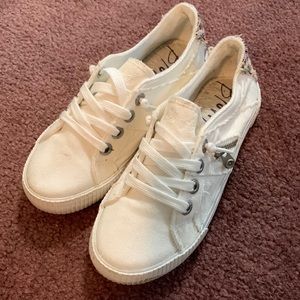 Woman’s Blowfish Malibu slip on sneaker size 6